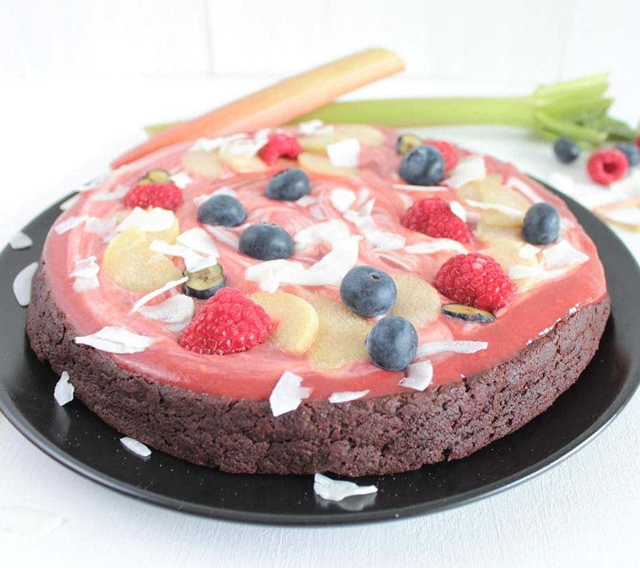 Veganer Schokokuchen mit Rhabarbertoppingganer Schokokuchen, Schokoladekuchen, Glutenfreier Kuchen, Rhabarber-Schokokuchen, Protein-Schokokuchen, gesund