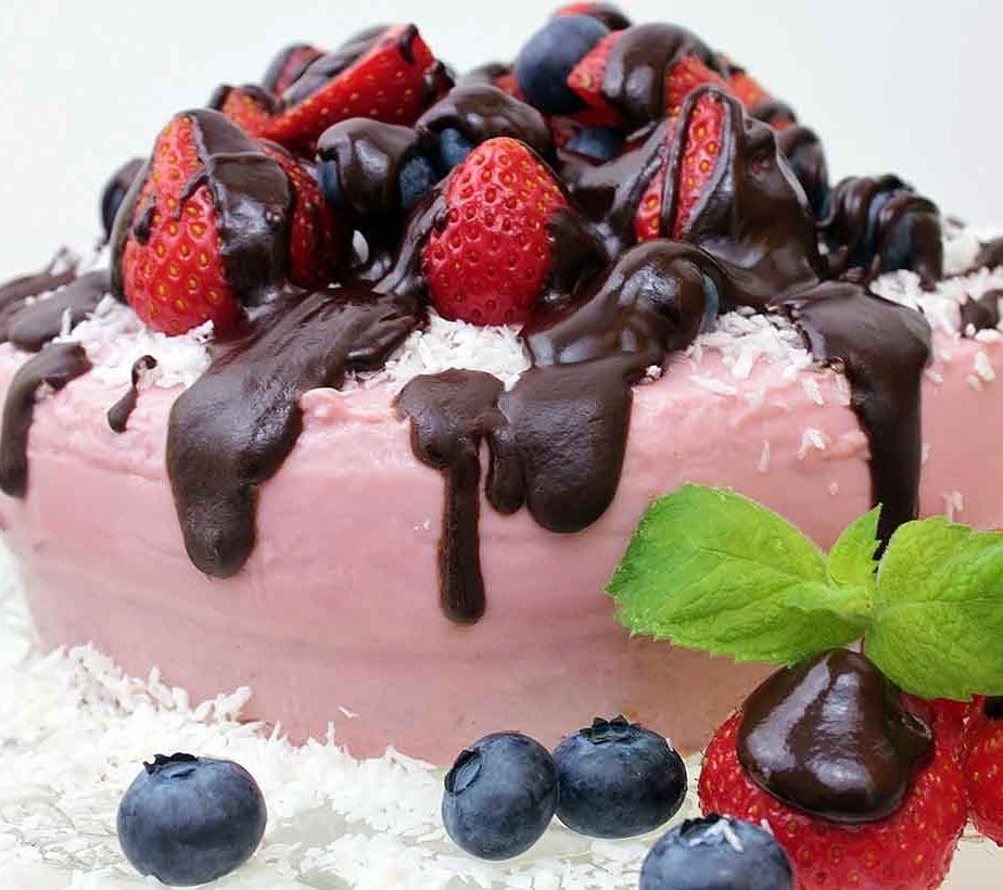 Erdbeerkuchen, Torte mit Erdbeeren, Erdbeercremetorte, Fruchtcremetorte, zuckerfrei, ohne Zucker, mit Xylit, Beerentorte