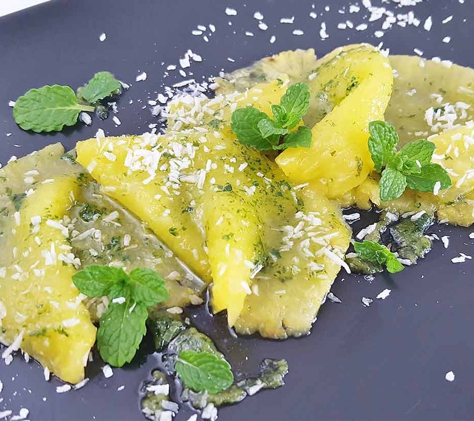 Ananasscheiben, Ananasdessert, Fruchtcarpaccio, Süßes Carpaccio, zuckerfrei, ohne Zucker