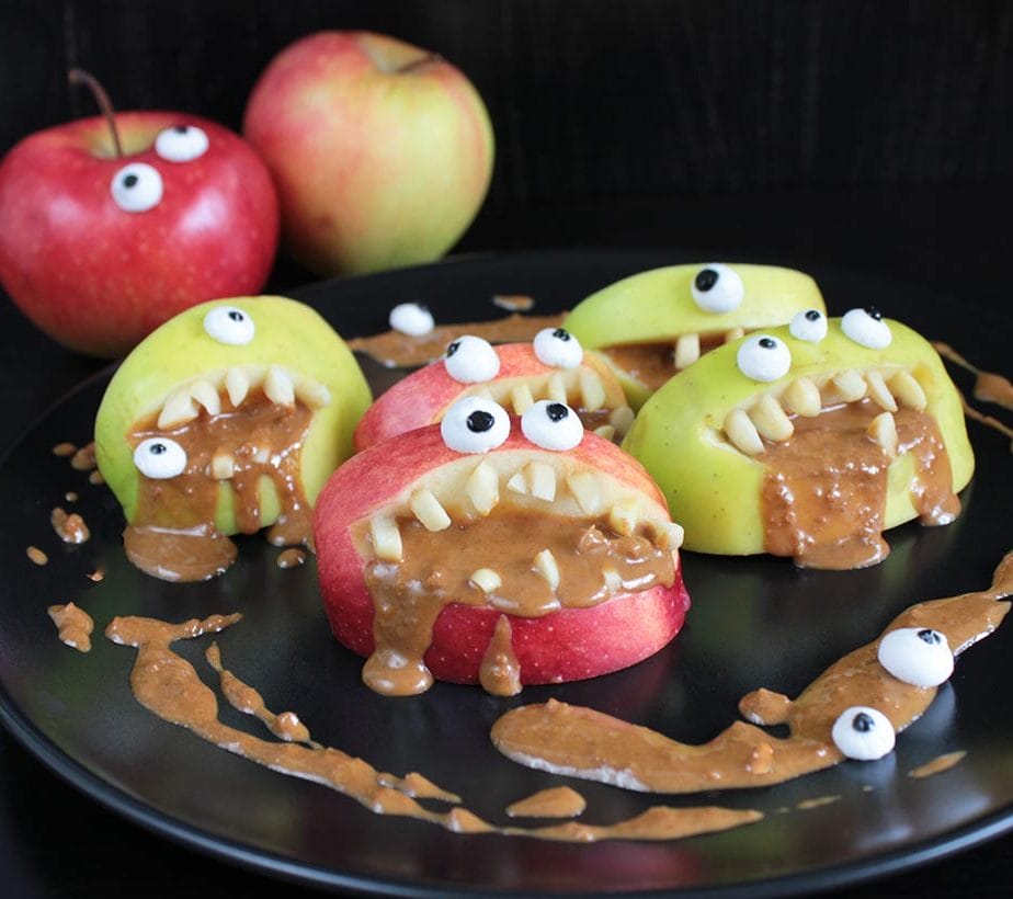 Obst für Kinder, Apfelgesichter, Apfelfiguren, Obstmonster, Halloweensnack, Kinderparty, Halloweenrezept, zuckerfrei, ohne Zucker