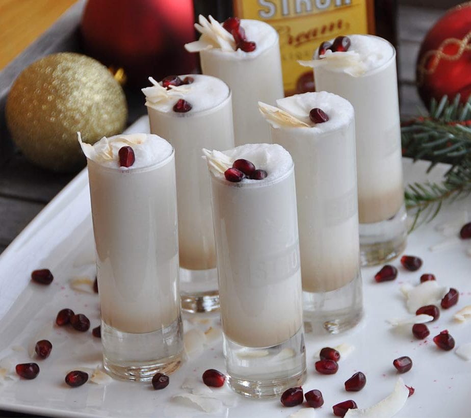 Weihnachtsschnaps, Weihnachtsshots, Kokosschnaps, Kokosshots, alkoholfreie Shots, Sahneshots, zuckerfrei, ohne Zucker, vegan