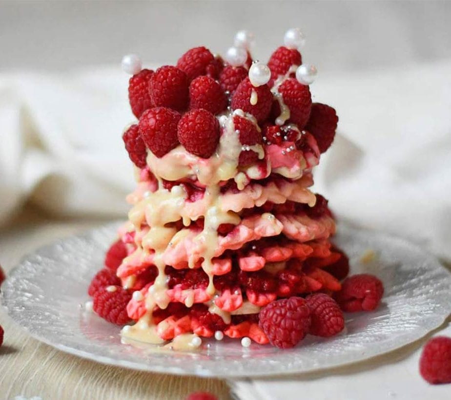 Rote Waffeln, Waffelturm, Himbeertoast, Himbeerfrühstück, Raspberry waffles, zuckerfrei