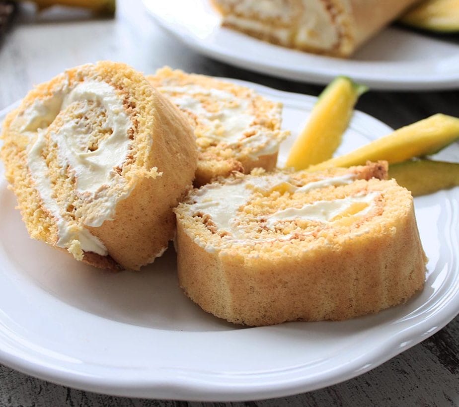 Roulade mit Mangostückchen, Mango-Roulade