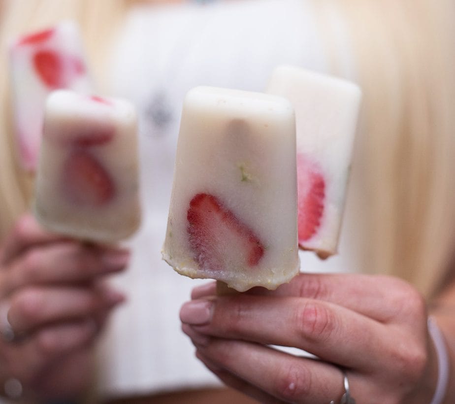 Erdbeer Popsicles, Eis am Stiel mit Erdbeeren, Eis am Stiel zuckerfrei, Erdbeer Hollunder Eis am Stiel zuckerfrei