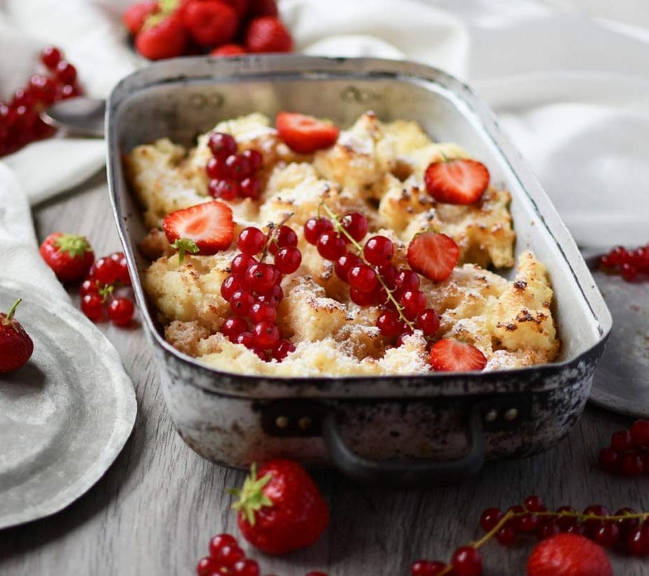 Grießschmarrn ohne Zucker, Gesunder Grießschmarrn ohne Zucker, Grießschmarren mit Birkenzucker, Gesunder Grießschmarren mit Erdbeermarmelade, Grießschmarren mit Erdbeeren und Kirschen