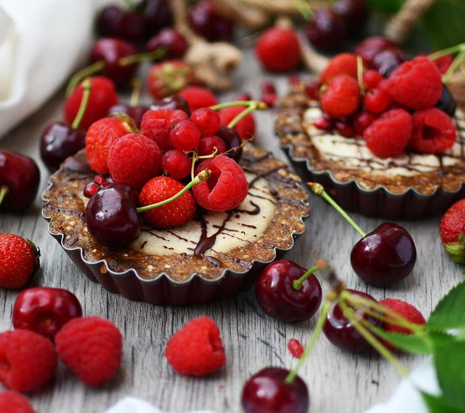 Beeren-Cashew Tartelettes zuckerfrei, Beeren-Cashew Tartelettes roh-vegan, Beeren-Cashew Tartelettes ohne Zuckerzusatz, Beeren-Cashew Tartelettes mit Birkenzucker, Beeren-Cashew Tartelettes mit Xylit