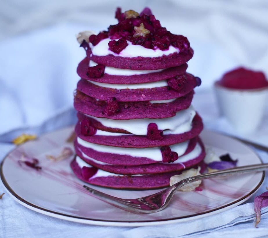 Rosa Palatschinkenturm,Pinker Palatschinkenturm, Rosa Pfannkuchen, Rosa Pfannkuchen-Turm zuckerfrei, Pinker Pfannkuchen-Turm zuckerfrei