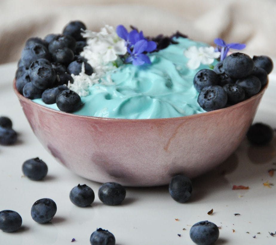 Veganes Joghurt mit Spirulina, Veganes Joghurt zuckerfrei, Sojajoghurt mit Spirulina, Joghurt mit Birkenzucker, Veganes Superfood Joghurt, Superfood Dessert