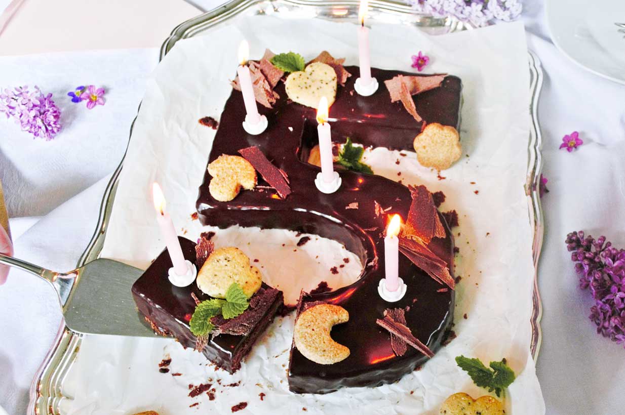 Schokoladen Geburtstagskuchen, Geburtstagskuchen Schoko, Schokokuchen, Geburtstagsschokokuchen, Schokoladekuchen, Geburtstagskuchen mit Schokolade, Geburtstagskuchen