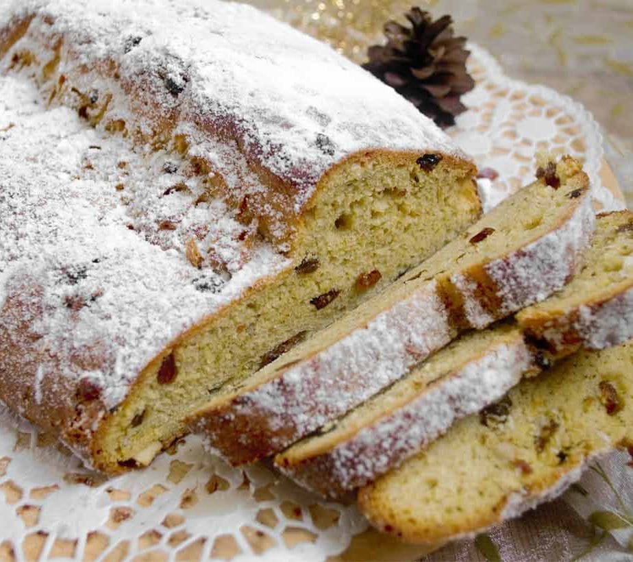 Veganer Christstollen, Weihnachtsstollen vegan, Christstollen vegan, Vegane Weihnachtsrezepte, veganer Stollen, Stollen vegan, Weihnachtsstollen ohne Honig, zuckerfreier Weihnachtsstollen, Weihnachtsstollen ohne Zucker, Weihnachtsstollen ohne Rosinen, Weihnachtsstollen mit Rosinen, Weihnachtsstollen ohne Eier, Weihnachtsstollen zuckerfrei, Christstollen zuckerfrei, gesunder Weihnachtsstollen