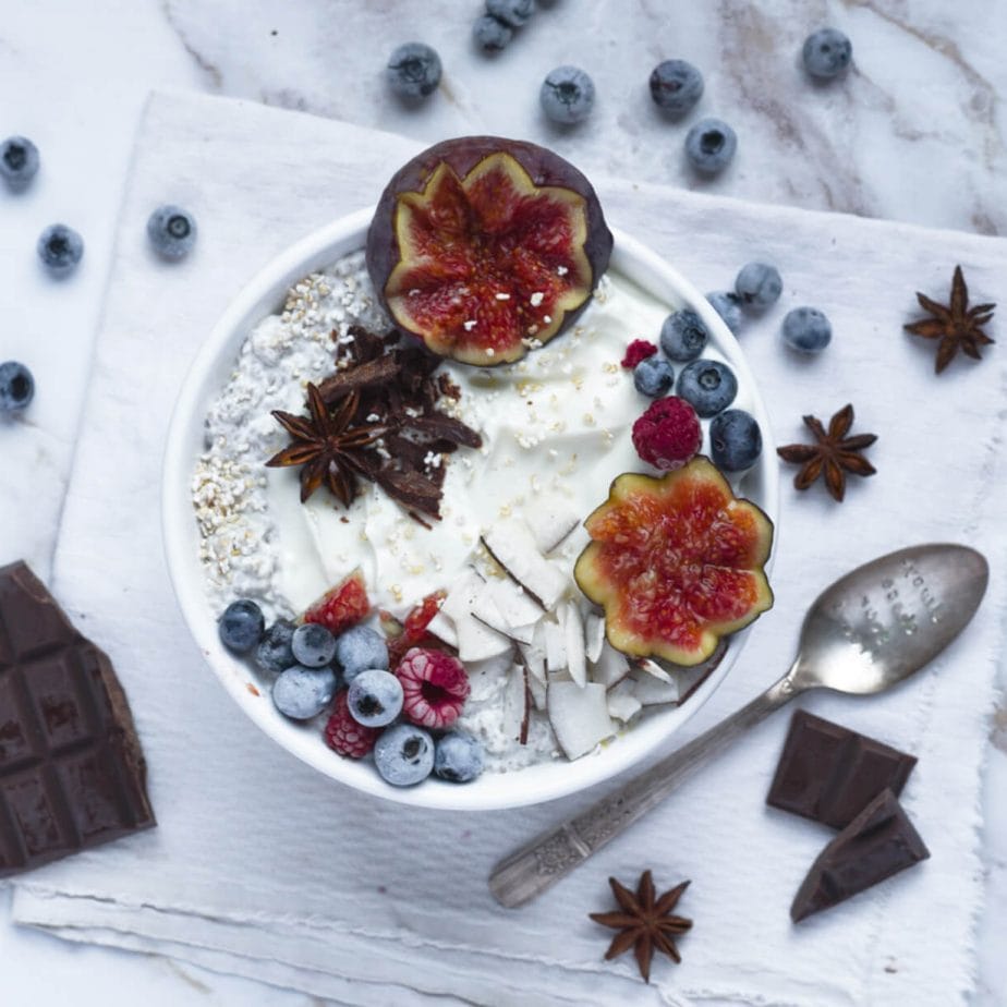 Chia Bowl, Chia Bowl mit Früchten, Chia Bowl mit Feigen, Frühstücksbowl, Frühstücksbowl gesund, Frühstücksbowl vegan, Vegane Frühstücksbowl, Vegane Bowl, Früchte Bowl